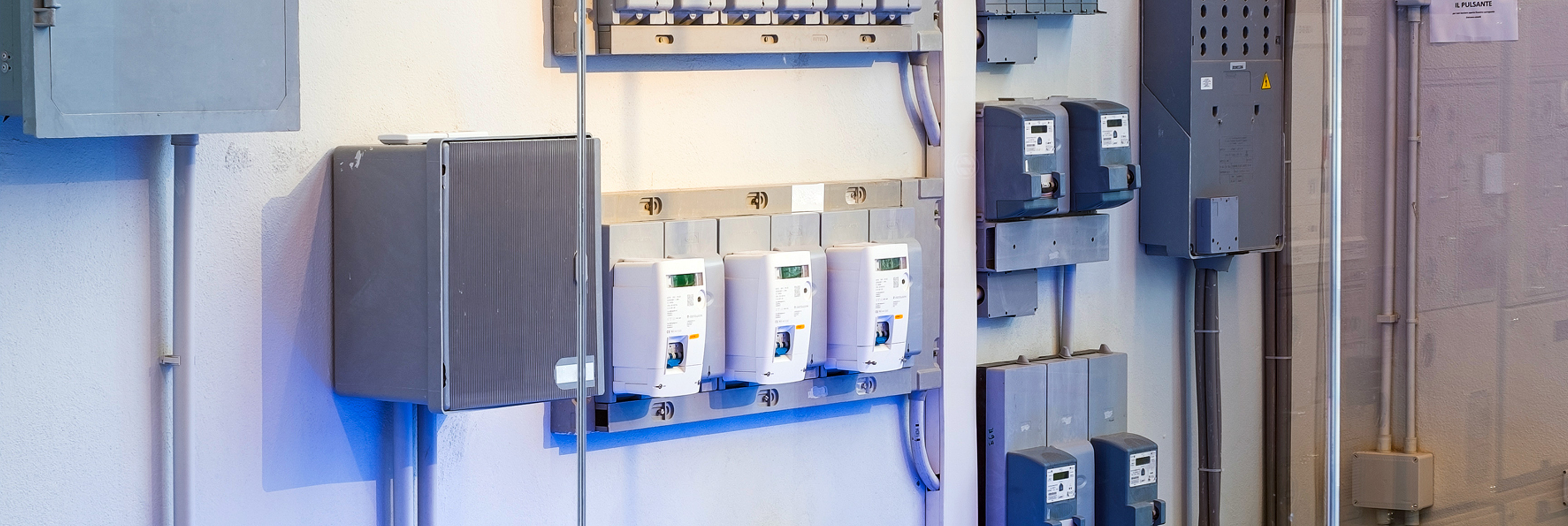 Smart meter 2G Tre contatori elettrici montati a parete