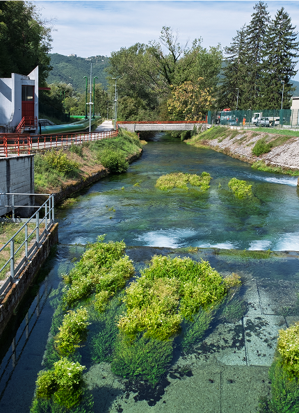 Un corso d'acqua all'interno di una struttura Acea