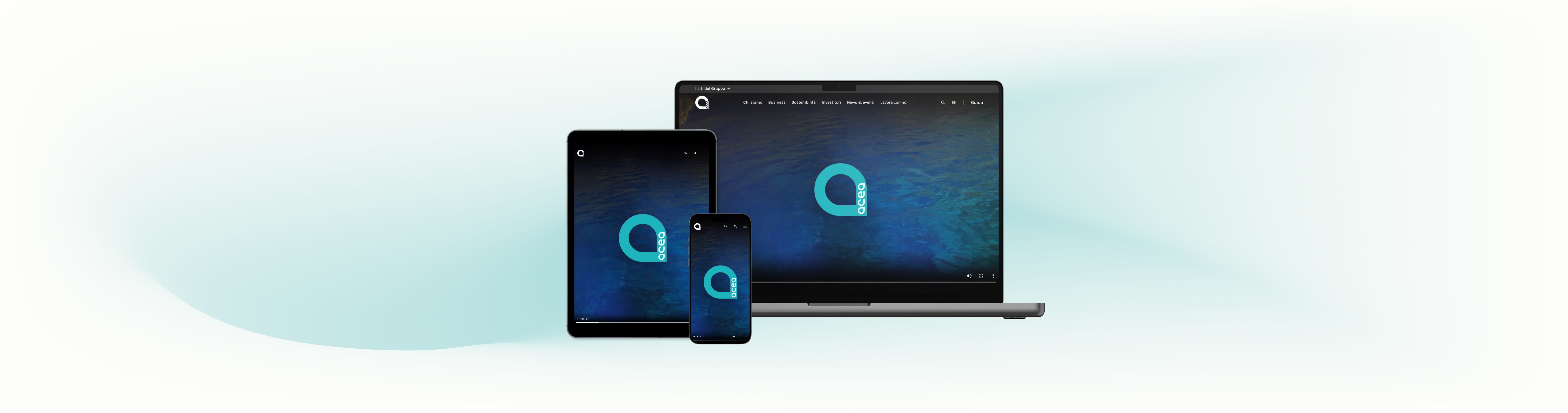 Un laptop, uno smartphone e un tablet mostrano la homepage del Sito Acea