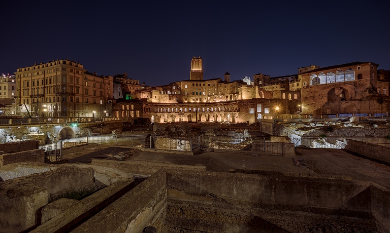 Foro di Augusto a Roma di notte