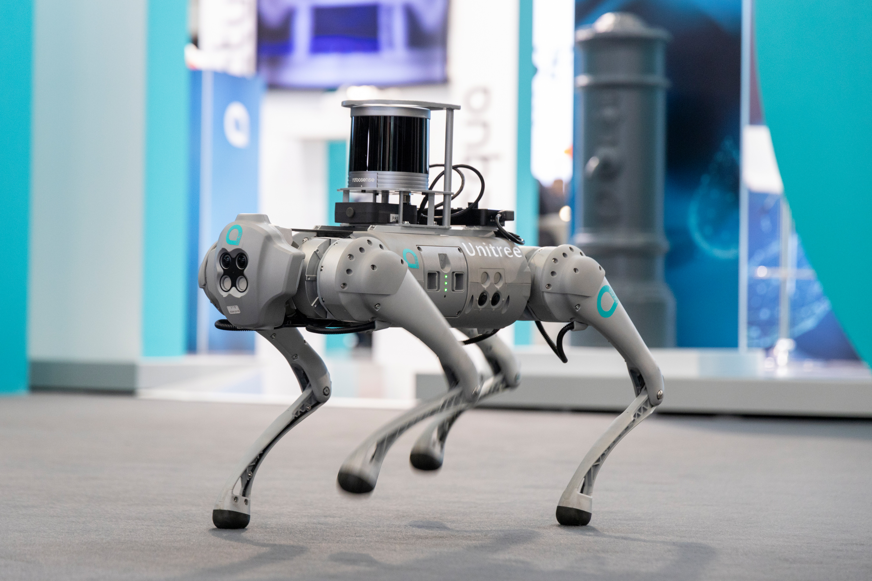 Primo piano del robot Acea a forma di cane