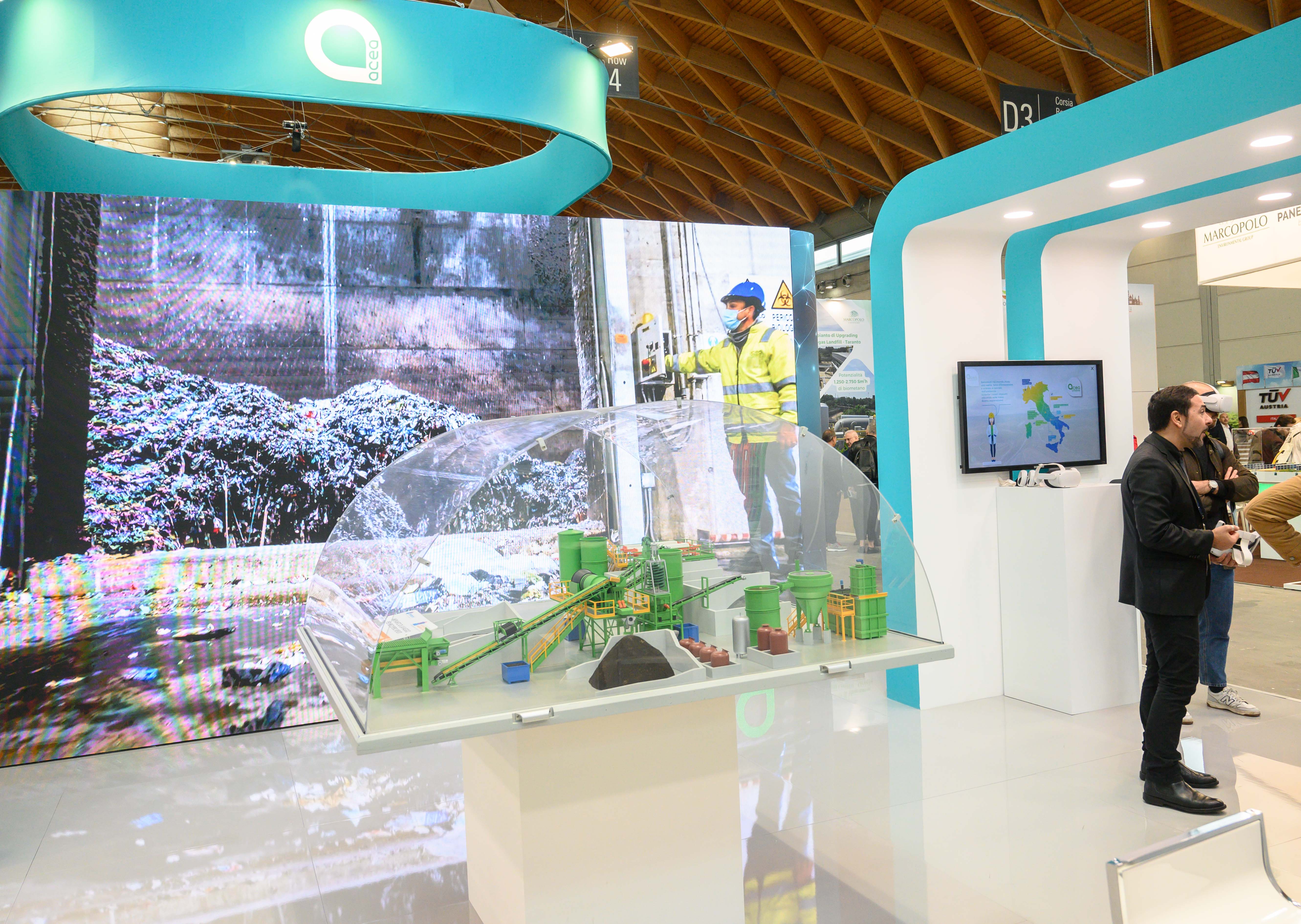 stand acea con un modello 3d di una infrastruttura