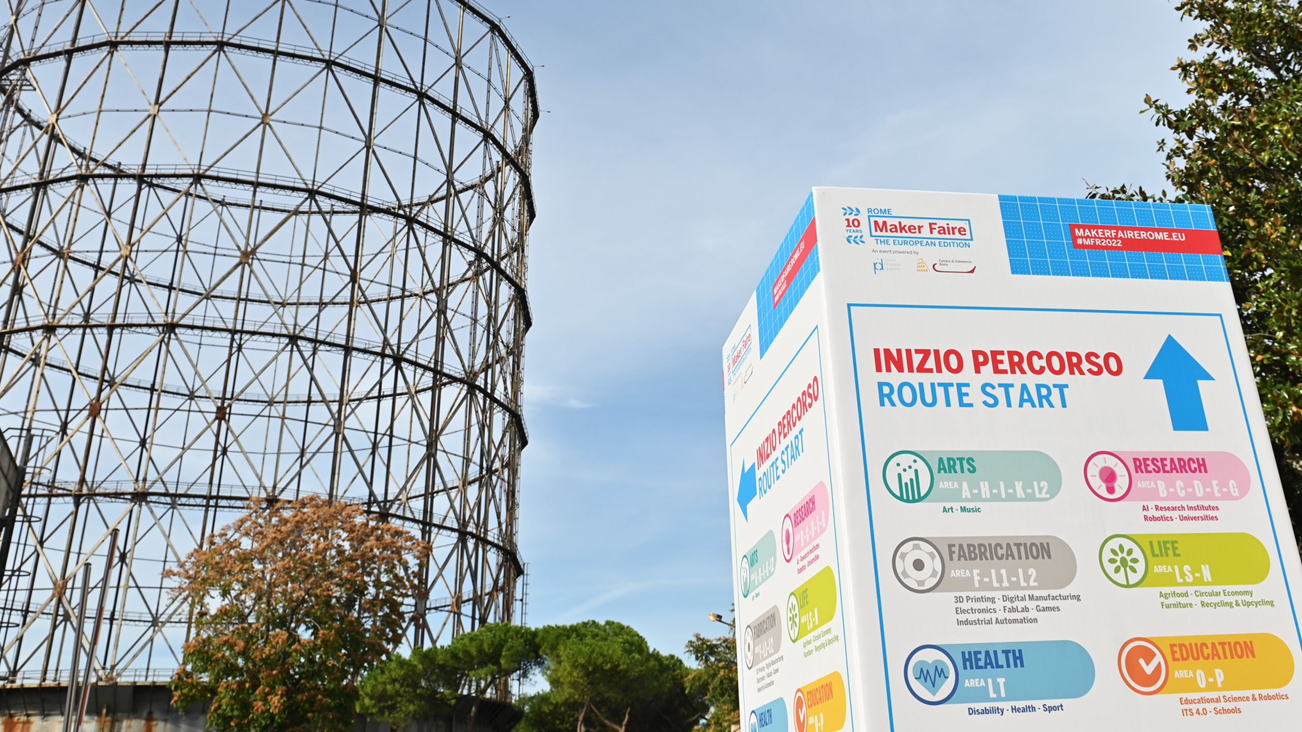 image title 1 Cartellone del maker faire 2022 con il Gazometro sullo sfondo