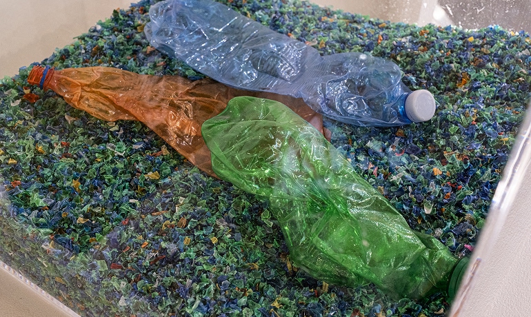 Riciclare plastica e trasformarla in nuova materia con la chimica verde