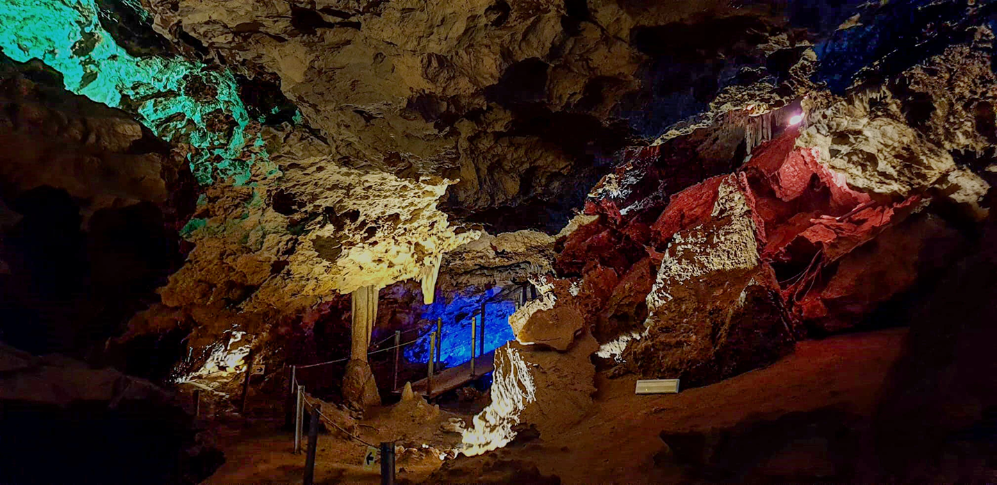 Le grotte del Pertuso, nel Frusinate, alle sorgenti del Fiume Aniene.