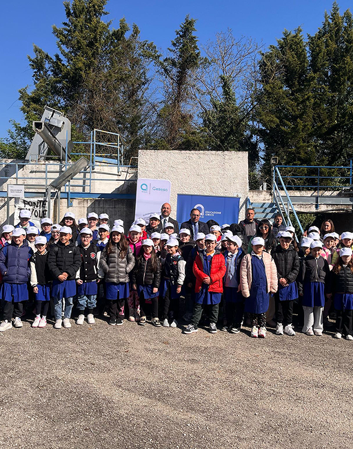 A group of children visiting Ponte delle Tavole purification plant 